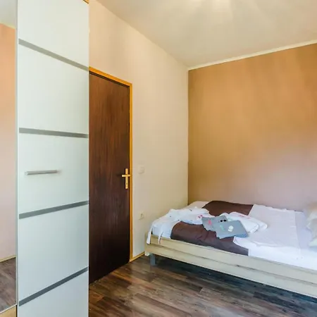 Apartment Roza *