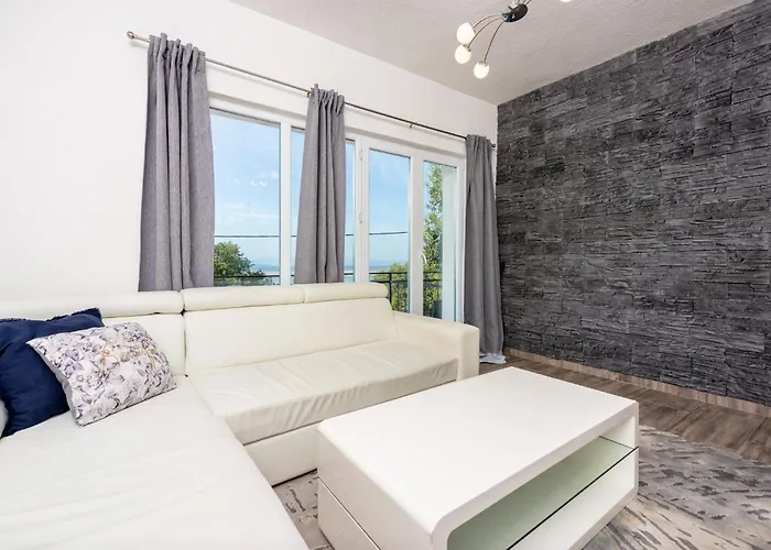 Apartment Roza *